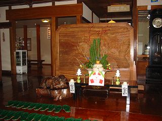 松之山温泉凌雲閣の玄関のお正月飾り